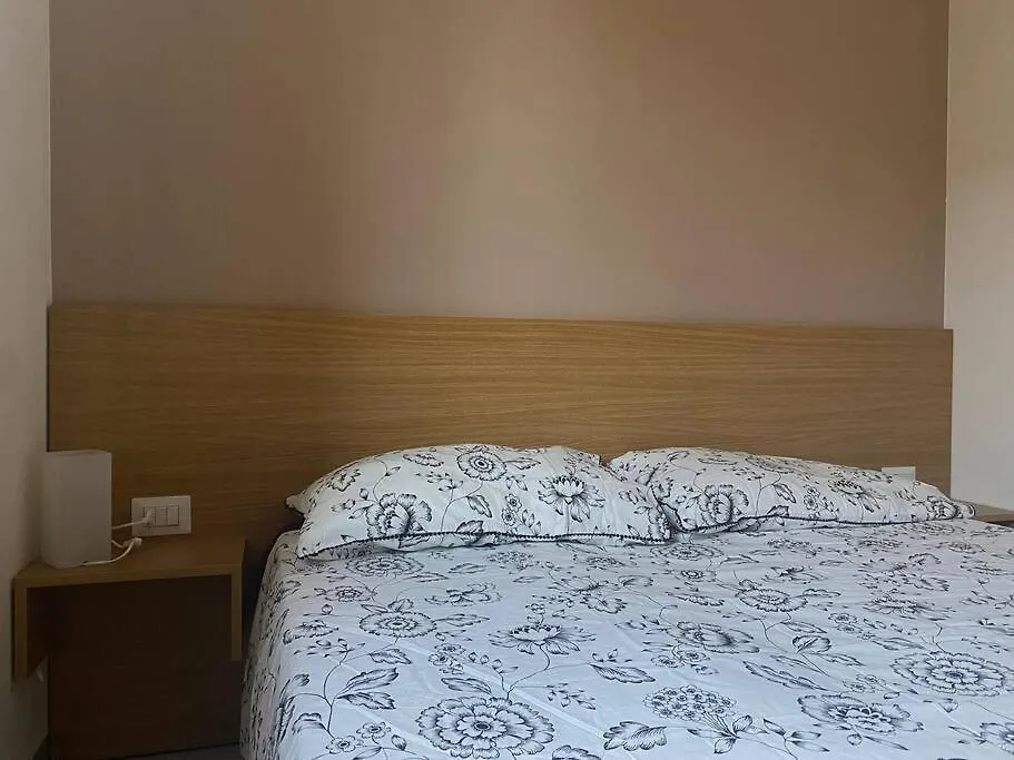 Appartamento Castiglioni Grandate 0*,  İtalya